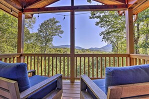 Front of property - Lovely Log Cabin + Bunkhouse w/ Views & Yard! (Cherry Log)