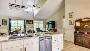 House (3 Bedrooms) | Interior