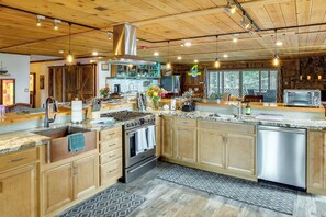 Apartment (3 Bedrooms) | Interior - Game Room, Mtn Views! Unit 1 Mi to Heavenly Resort (Stateline)