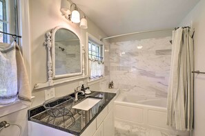House (3 Bedrooms) | Interior - Mod 'stable House' on 10 Acres, Walk to Lake! (Oakwood)