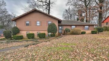 House (4 Bedrooms) | Front of property