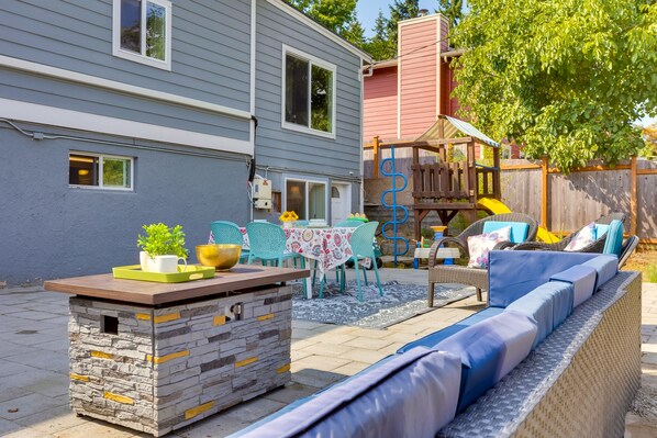 Outdoor dining - Family-friendly Seattle House With Fire Pit Access (Seattle)