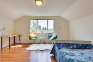 6 bedrooms, laptop workspace, iron/ironing board, free cribs/infant beds
