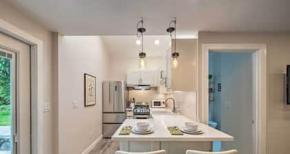 8 Mi to Dtwn: Sleek Seattle Home w/ Patio!
