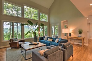 Interior - Luxe Big Canoe Resort Home w/ 3 Decks & Mtn Views! (Dawsonville)