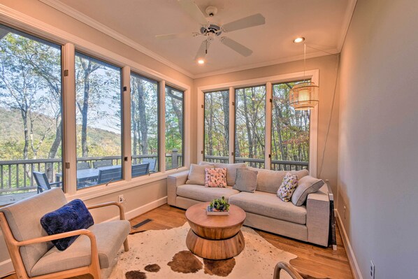 Interior - Luxe Big Canoe Resort Home w/ 3 Decks & Mtn Views! (Dawsonville)