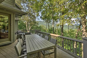 Interior - Luxe Big Canoe Resort Home w/ 3 Decks & Mtn Views! (Dawsonville)