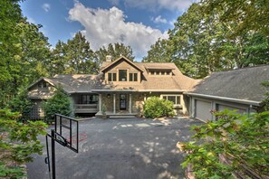 House (5 Bedrooms) | Interior