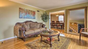 House (4 Bedrooms) | Interior