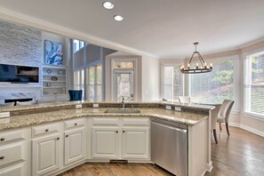 Interior - Updated Mableton Home ~ 14 Miles to Downtown Atl! (Mableton)