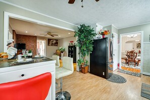 Interior - Home in Temple w/ Screened Porch + Gas Fireplace! (Temple)