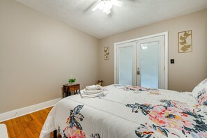 House (3 Bedrooms) | 3 bedrooms, laptop workspace, iron/ironing board, bed sheets - Home in Temple w/ Screened Porch + Gas Fireplace! (Temple)