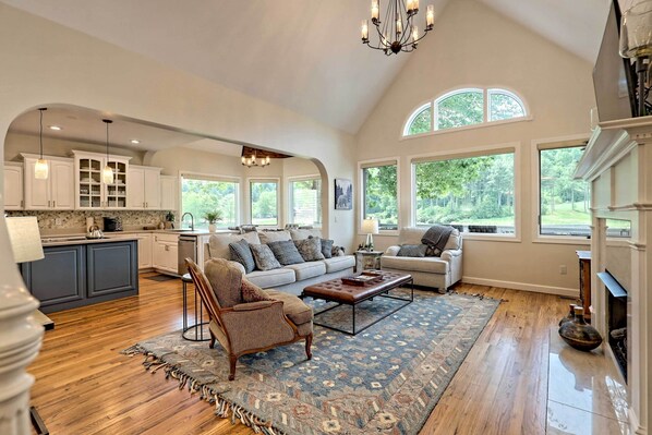 Interior - Chic Sky Valley Resort Home on Golf Course! (Dillard)