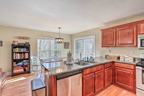 Cottage (3 Bedrooms) | Private kitchen | Microwave, oven, stovetop, dishwasher - Cozy Georgia Vacation Rental w/ Spacious Yard (Young Harris)