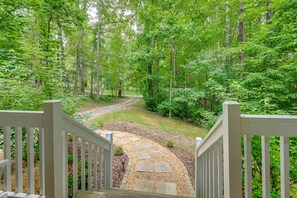 Property grounds - Cozy Georgia Vacation Rental w/ Spacious Yard (Young Harris)