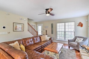 テレビ、暖炉、テレビゲーム機、書庫