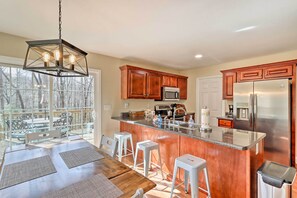 Cottage (3 Bedrooms) | Private kitchen | Microwave, oven, stovetop, dishwasher - Cozy Georgia Vacation Rental w/ Spacious Yard (Young Harris)