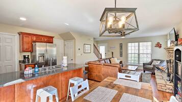 Cottage (3 Bedrooms) | Private kitchen