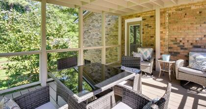 Charming Duplex: 12 Mi to UGA & Sanford Stadium!