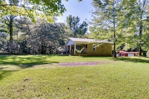 Interior - Charming Duplex: 12 Mi to UGA & Sanford Stadium! (Watkinsville)