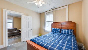 Rumah (2 Bedrooms) | 2 kamar tidur, ruang kerja ramah laptop, dan seprai linen