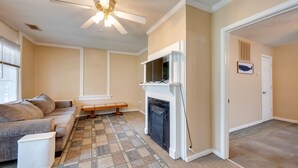 Unclassified image, 4 of 26, button - Quaint Columbus Getaway w/ Patio & Large Yard! (Columbus)