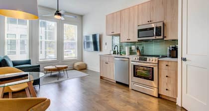 Modern Atlanta Townhome Rental ~ 2 Mi to Downtown!