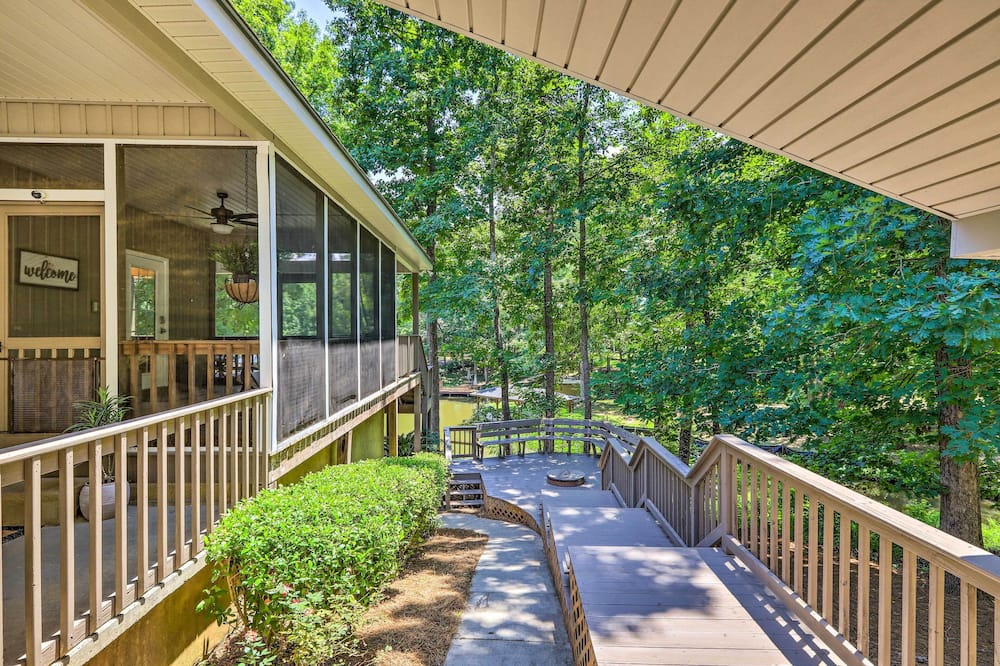 Waterfront Eatonton Escape w/ Private Hot Tub! - Camp Creek, GA