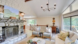 Unclassified image, 5 of 45, button - Stunning Dillard Home w/ Yard in Sky Valley! (Dillard)