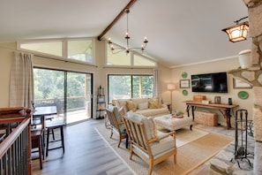 House (4 Bedrooms) | Interior - Stunning Dillard Home w/ Yard in Sky Valley! (Dillard)