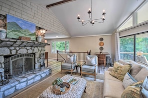 House (4 Bedrooms) | Interior - Stunning Dillard Home w/ Yard in Sky Valley! (Dillard)