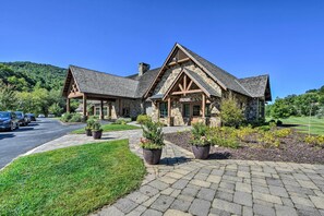 House (4 Bedrooms) | Interior - Stunning Dillard Home w/ Yard in Sky Valley! (Dillard)