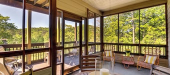 Balcony & Golf Course View! Condo at Kingwood