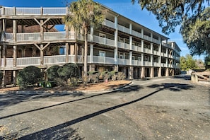 Apartment (3 Bedrooms) | Interior - 3rd-floor Riverfront Condo: Walk to Downtown Eats! (Darien)