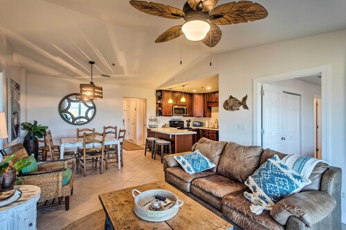 3rd-floor Riverfront Condo: Walk to Downtown Eats!