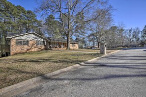 Apartment (0 Bedroom) | Interior - 8 Mi to Stone Mountain Park: Lithonia Studio! (Lithonia)