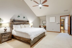 2 bedrooms, laptop workspace, iron/ironing board, bed sheets - Cozy Smyrna Vacation Rental ~ 1 Mi to The Battery! (Smyrna)