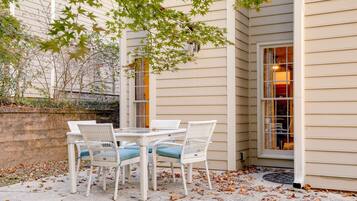 Tempat makan outdoor