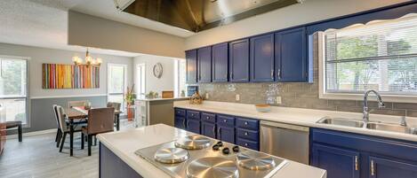 House (3 Bedrooms) | Interior