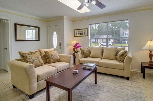 Savannah Vacation Rental ~ 8 Mi to River Street!
