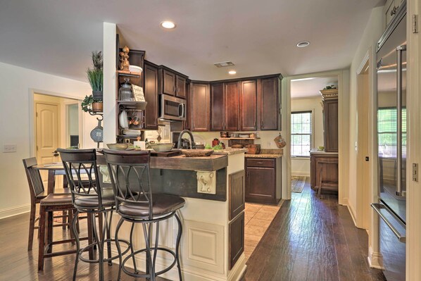 House (3 Bedrooms) | Interior