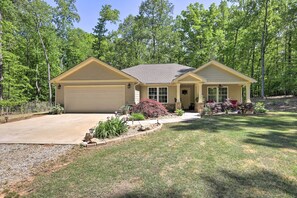 House (3 Bedrooms) | Interior - Idyllic Eatonton House w/ Patio + Lake Access!! (Eatonton)