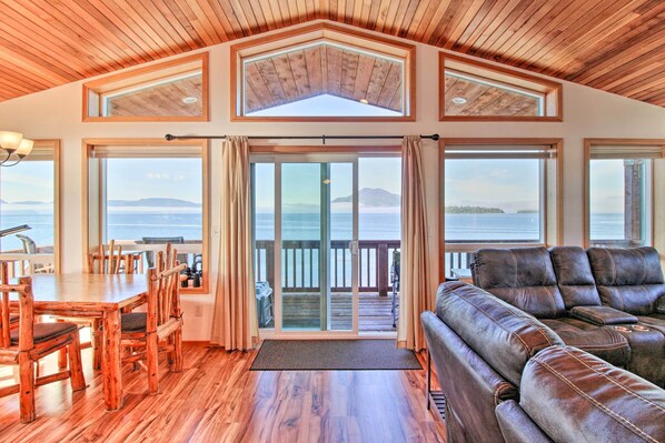 Apartment (2 Bedrooms) | Interior - Waterfront Apt w/ Mtn View, Walk Into Town! (Craig)