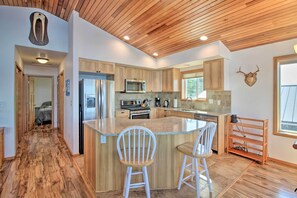 Apartment (2 Bedrooms) | Interior - Waterfront Apt w/ Mtn View, Walk Into Town! (Craig)