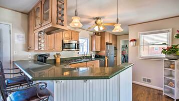 Rumah (3 Bedrooms) | Dapur pribadi | Microwave, oven, kompor, dan mesin pencuci piring