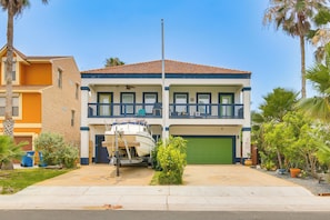 Apartment (3 Bedrooms) | Interior - Steps to Beach: Oceanside Townhome w/ Heated Pool (South Padre Island)