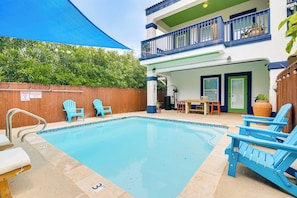 Apartment (3 Bedrooms) | Front of property - Steps to Beach: Oceanside Townhome w/ Heated Pool (South Padre Island)