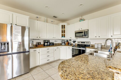 Steps to Beach: Oceanside Townhome w/ Heated Pool
