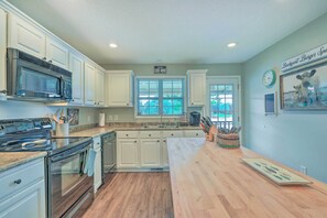 House (4 Bedrooms) | Interior - Lakefront Home w/ Entertainment Space & Dock! (Eatonton)