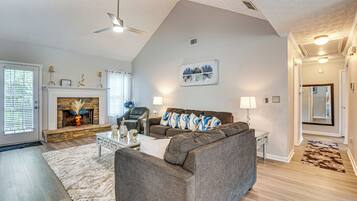 House (4 Bedrooms) | Interior